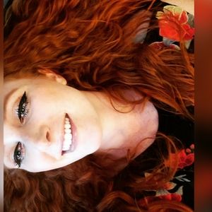 Meet your Posher, Claire